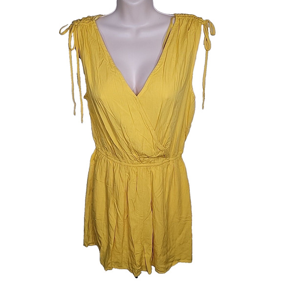 ONE CLOTHING LA Yellow Draw String Shoulder V-Neck Wrap Romper Size L - Picture 3 of 10